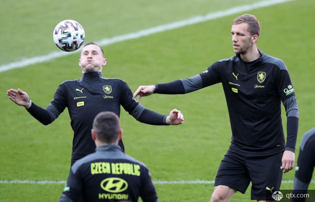 因此在上半 因此在上半